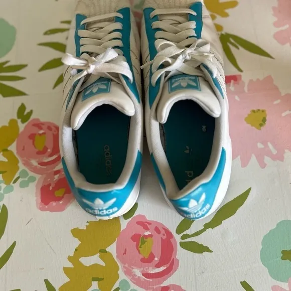 Adidas size 18, US men's white and blue old-school sneakers