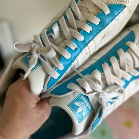 Adidas size 18, US men's white and blue old-school sneakers