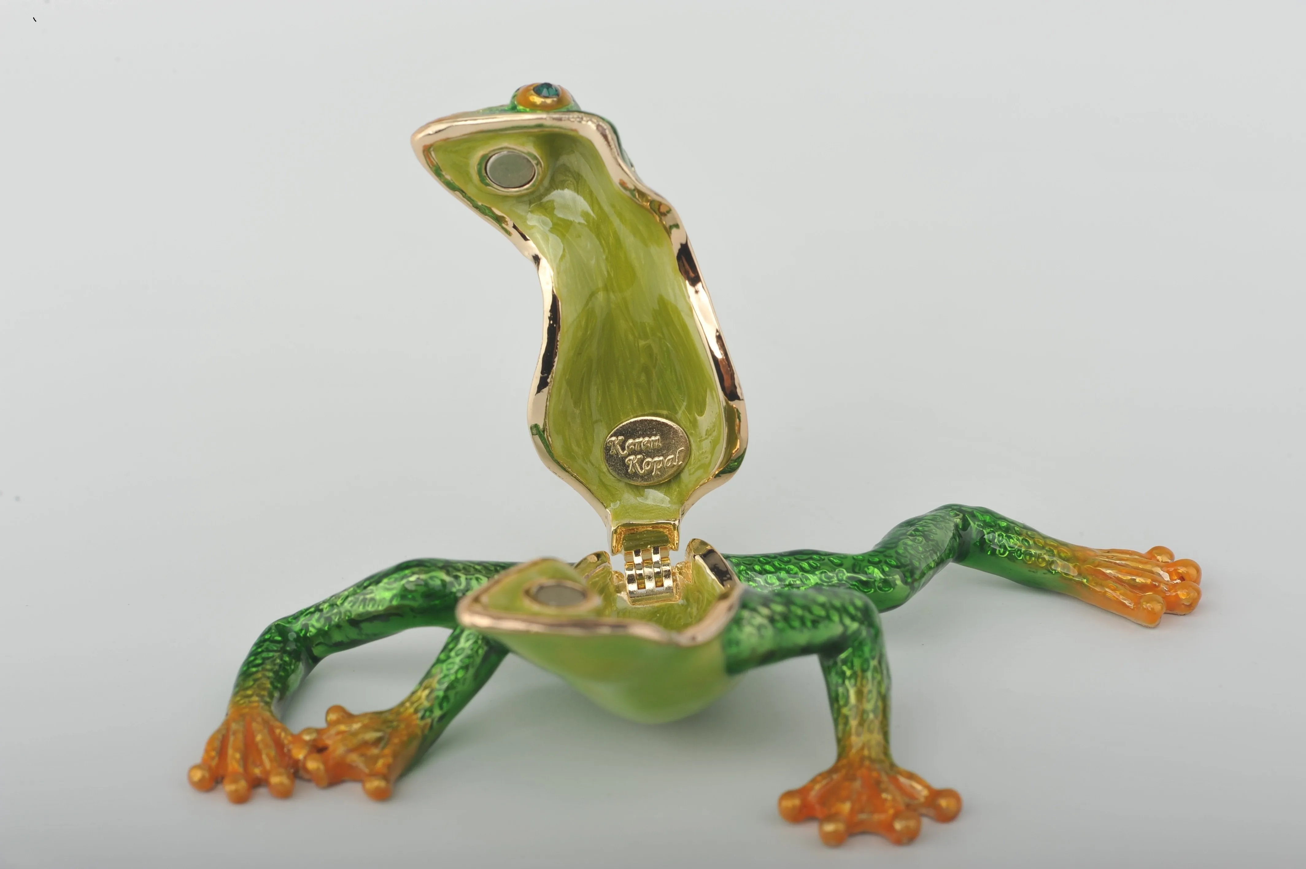 Flexible Green Frog