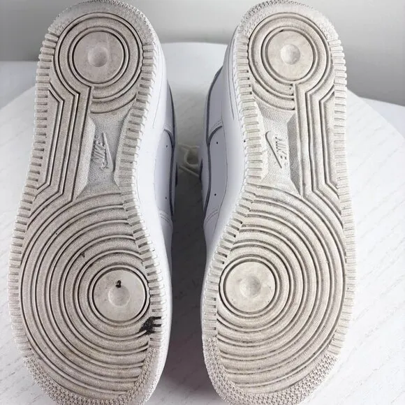 Nike Air Force 1 White Size 6 Low Top Sneakers Youth Kids Grade School