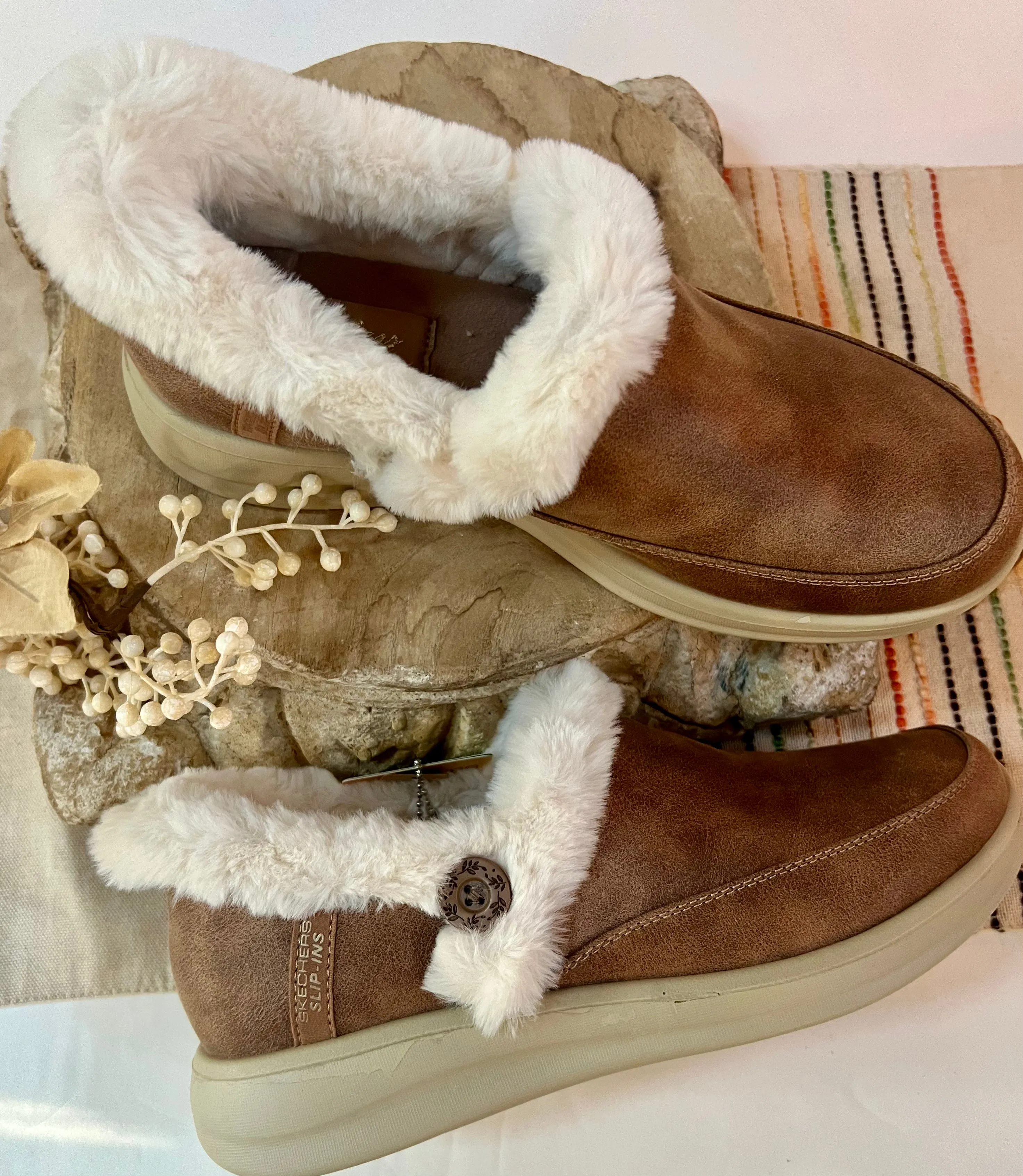 Skechers-Cozy Escape